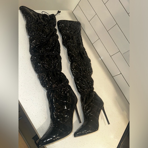 Steve Madden Patent Leather Bubble Boot 🖤 - Picture 3 of 4